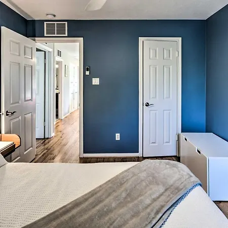 Stunning Houston Home With Private Backyard!